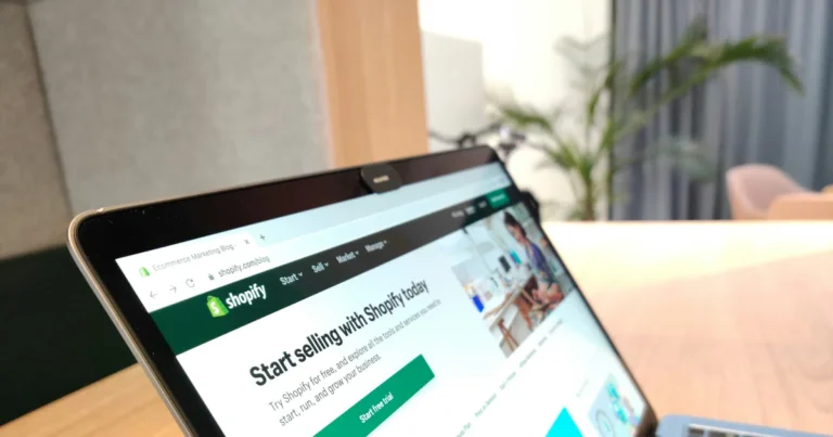 Tableau comparatif des tarifs Shopify 2026 pour créer un site e-commerce